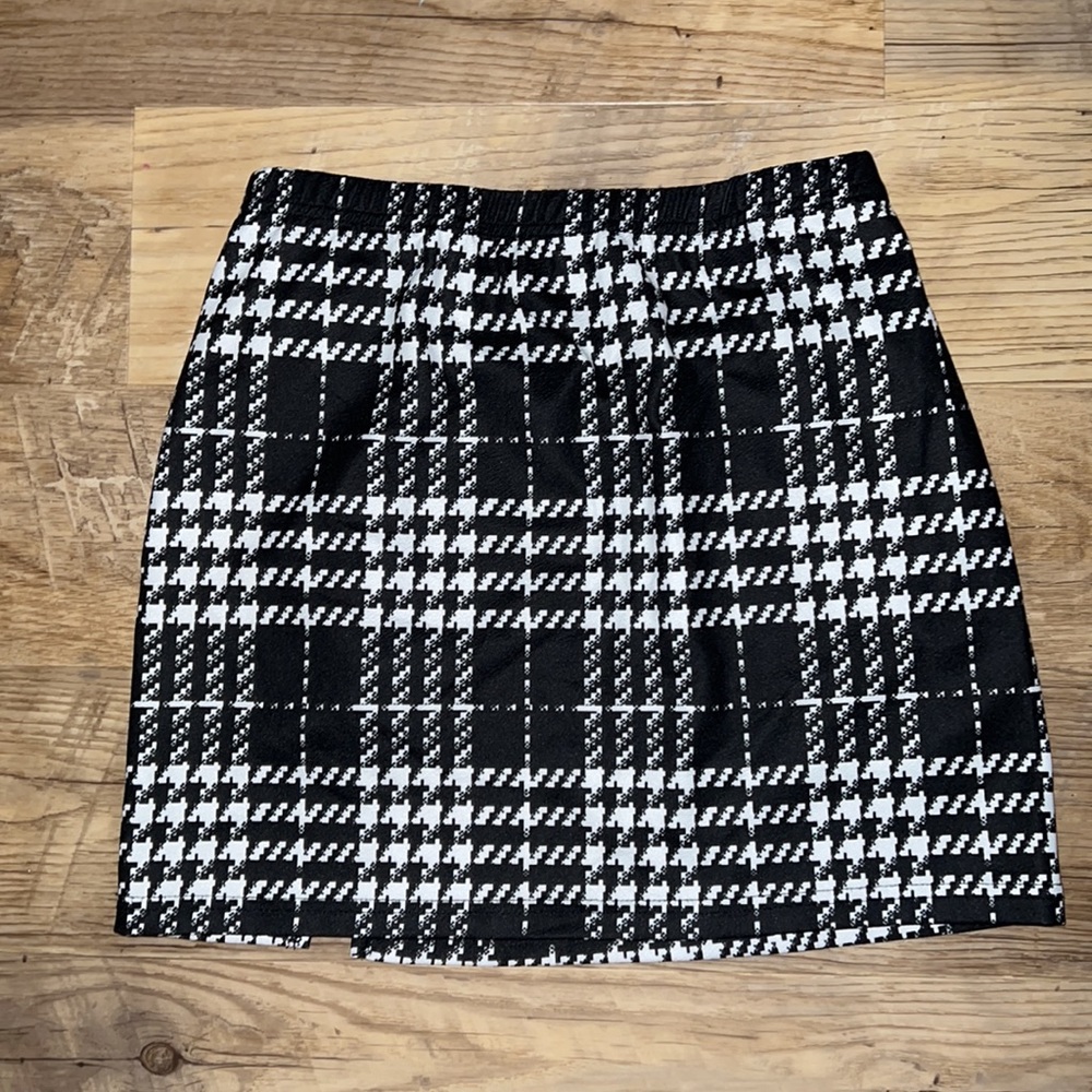 SHEIN Tartan Slit Hem Skirt - Picture 4 of 7